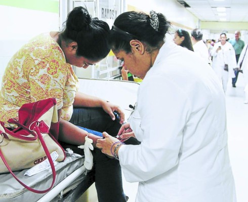 Honduras: médicos residentes volverán a salas hasta que les paguen beca