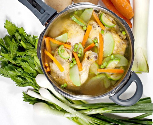 Caldo de pollo con verduras