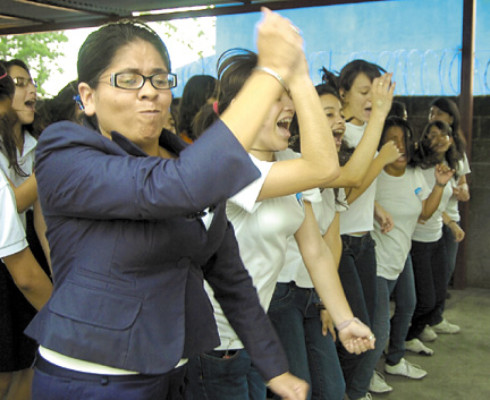 Canaan Band le canta a la solidaridad