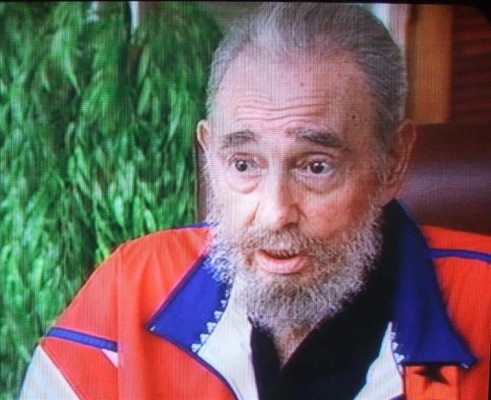 Fidel Castro reaparece tras más de dos meses de silencio