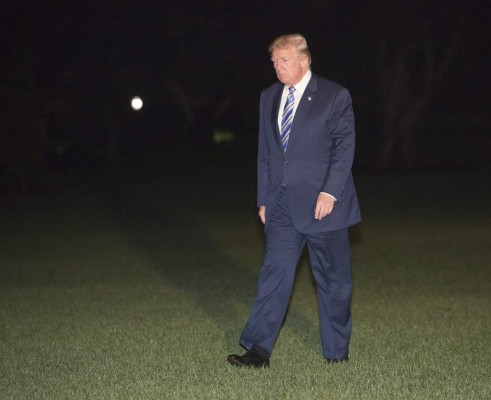 Trump asegura que no está de vacaciones y que su 'base' de votantes se amplía