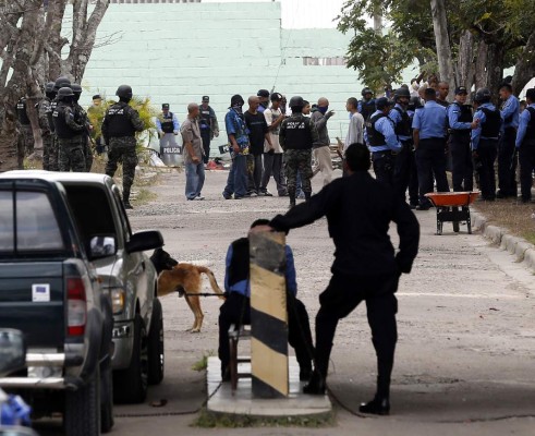 Trasladan de Renaciendo a diez de la pandilla 18 a los Cobras