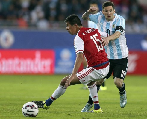 VIDEO: El tremendo caño de Messi a jugador paraguayo