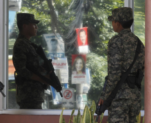 Policía detiene a 40 durante los comicios de Honduras