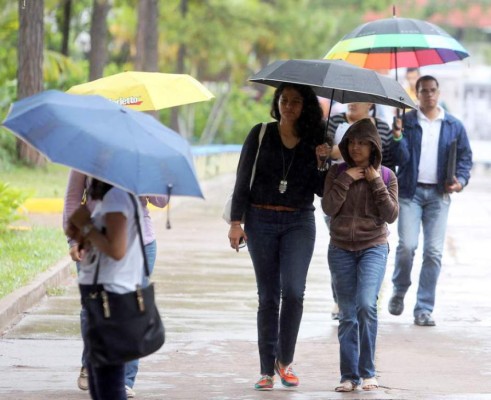 Onda tropical dejará lluvias en Honduras