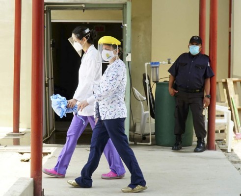 Cierran cupos en sala covid del hospital Leonardo por renuncia de enfermeras