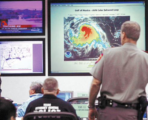 Con vientos feroces Ike azotará a Houston y a la Bahía de Galveston