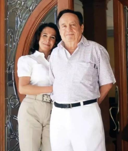 Cabe recordar que antes de morir, Roberto Gómez Bolaños dijo que autorizaba que Florinda Meza le diera “el visto bueno” a los proyectos derivados de su legado, especialmente a su serie biográfica. 