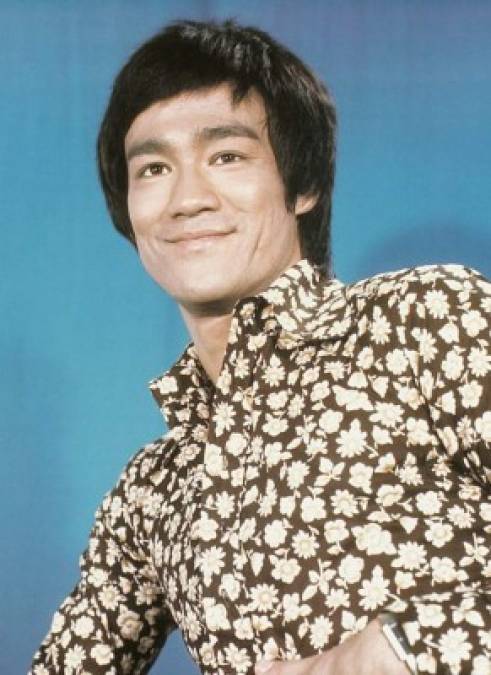 Bruce Lee se oponía a los dogmas de la religión organizada porque sentía que iba en contra de crear tu propio camino. Cuando se le preguntó en 1972 cuál era su afiliación religiosa respondió que “ninguna.” También en 1972, cuando se le preguntó si creía en Dios, él respondió: “Para ser completamente sincero, yo no creo”.<br/>