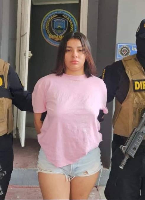 Ella es Yaritza Carolina Cruz Villeda, alias “La Colocha”, quien presuntamente pertenecía a una estructura criminal.