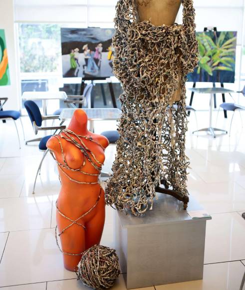 Doris Mejía hizo la obra artística “Moda sustentable”