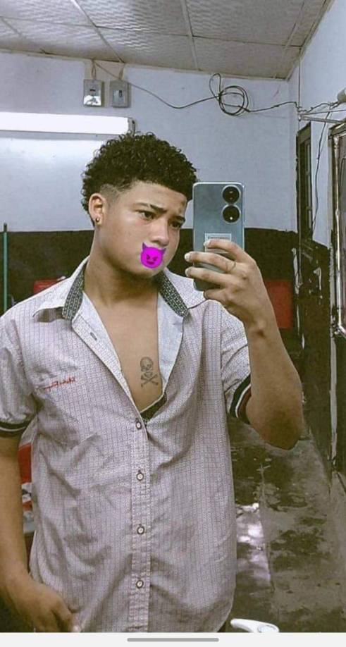 “El que anda en malos pasos en malas condiciones termina si hacia cosas malas cosas malas le pasan asi es la vida , que en paz descanse pero midan su crianza y acciones”, comentó otro hombre.