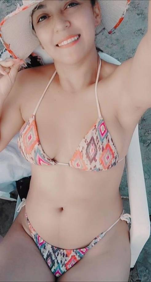 La guapa presentadora también estuvo en un programa de deportes en Tela llamado “Admira Deportiva”.