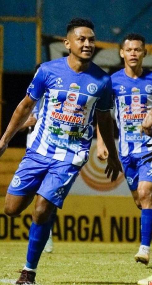 Alexis Vega: Talentoso mediocampista zurdo que tuvo un gran nivel con Victoria y se menciona que el Marathón estaría interesado en ficharle. 