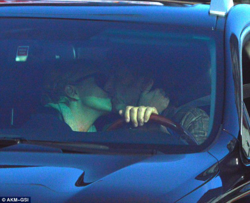 Charlize se come a besos a Sean Penn