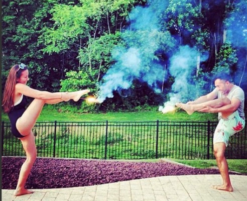 Artista chino convierte su pierna en fusil y causa furor en Internet