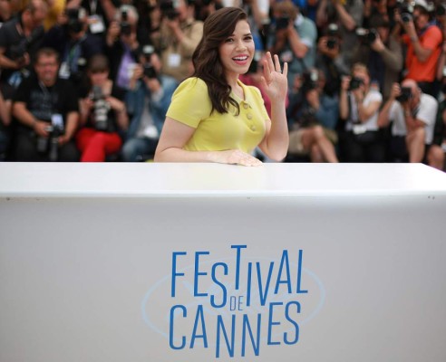 América Ferrera luce radiante en el festival de cine en Cannes