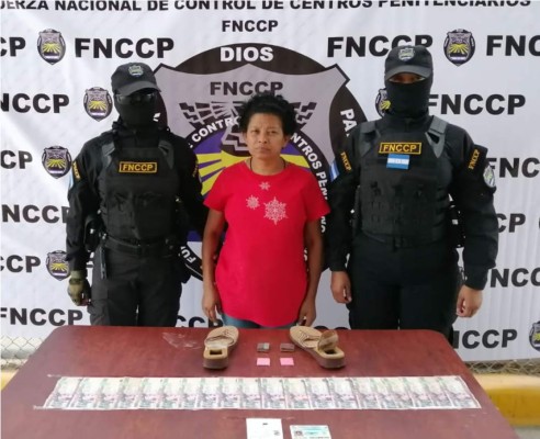 Ocultos en plantilla de sandalias pretendía ingresar L10,000 a La Tolva