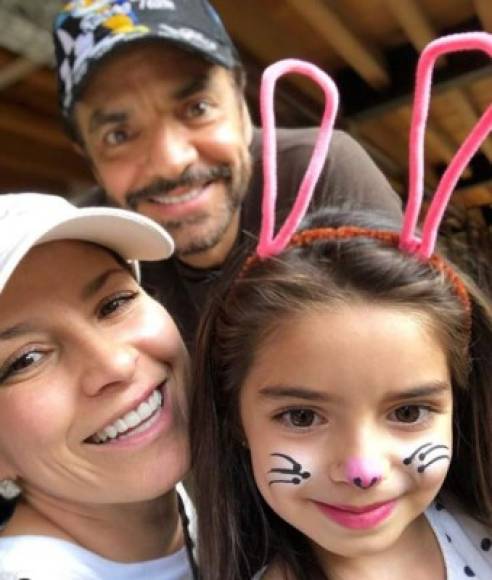 '¡Felices Pascuas! Happy Easter. Happy Passover', escribió en sus redes Alessandra Rosaldo en nombre de su esposo, Eugenio Derbez y su pequeña Aitana.