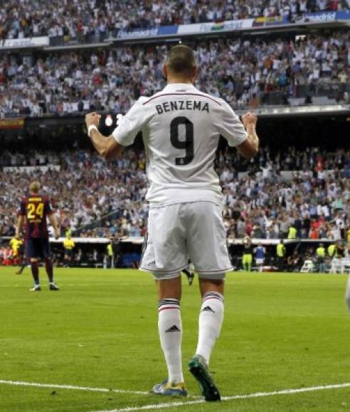 Karim Benzema celebra el gol marcado al FC Barcelona.