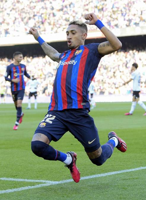 Secuencia de la celebración de Raphinha tras su gol que le dio la victoria al Barcelona ante el Valencia.