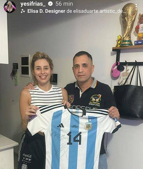 “El comprador de la primera camiseta. Una cuota menos”, posteó en su Instagram oficial.