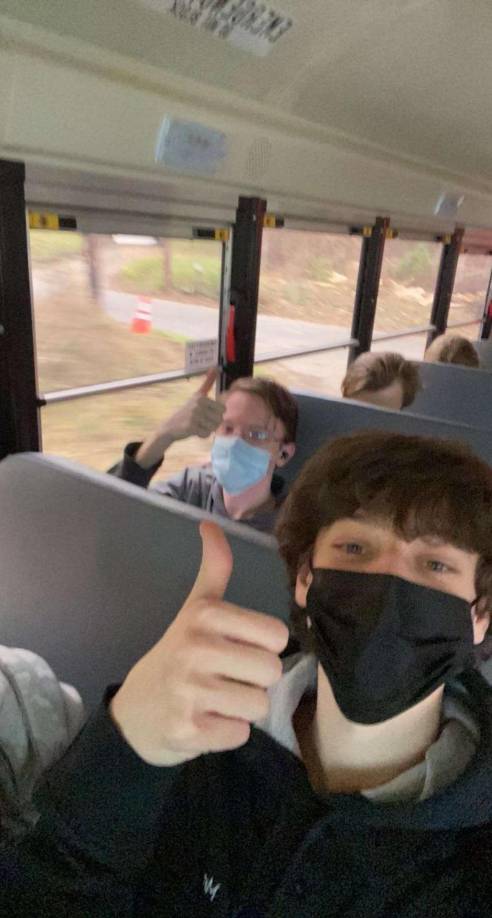 Conocidos describen al tirador como una persona tímida que sufrió ‘bullying’ (acoso), que por lo general se sentaba solo a comer en los descansos en la escuela. También fue visto en el club de tiro de la ciudad. 