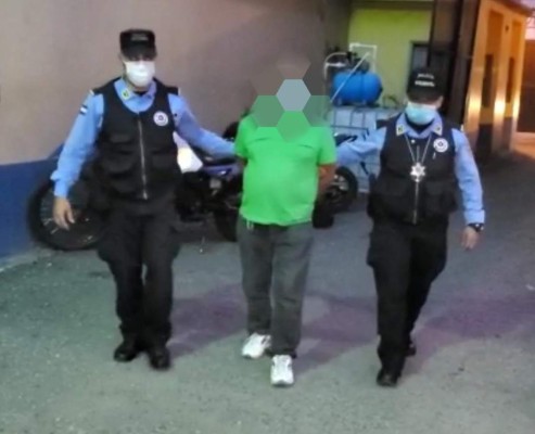 Capturan a sujeto por presuntamente abusar de su hijo de 11 años en la capital de Honduras