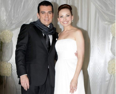 Nacen mellizos de Elizabeth Álvarez   