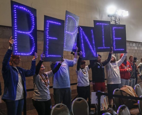 Clinton y Sanders desempataron con monedas en 6 distritos