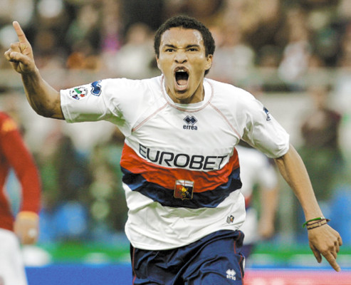 David Suazo ya suda la camisa del Génova