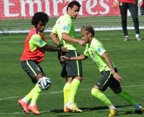 Brasil se entrena con un Neymar recuperado