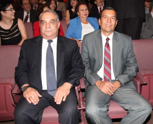 Ricardo Agurcia Fasquelle recibe premio del BCH