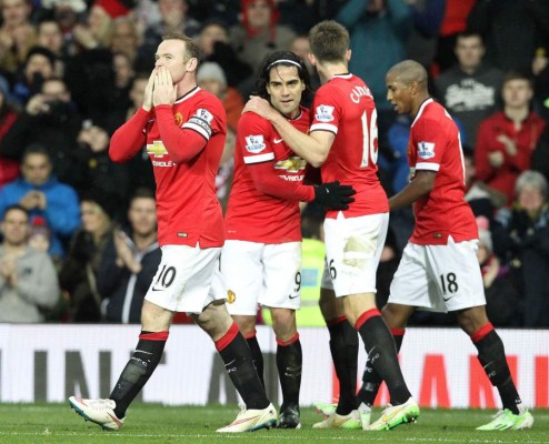 Doblete de Rooney en triunfo del Manchester United