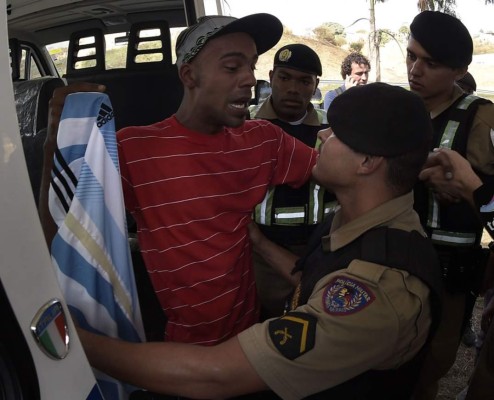 Detienen a brasileño que lloró para ver a Messi en entrenamiento