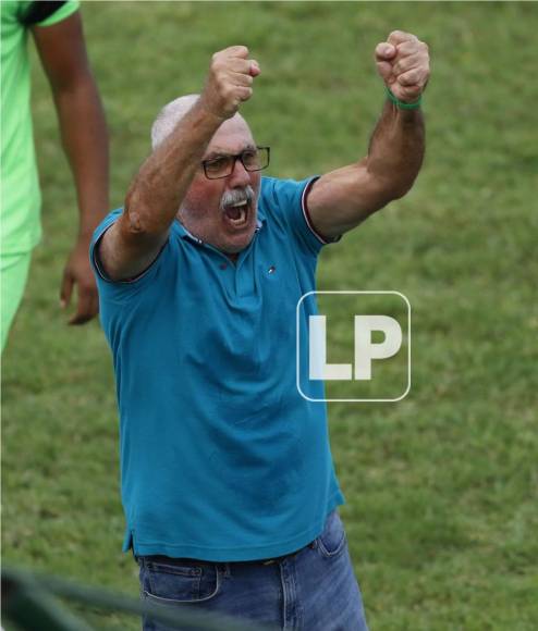 La eufórica celebración del entrenador uruguayo Manuel Keosseián durante el derbi sampedrano ante el Real España.