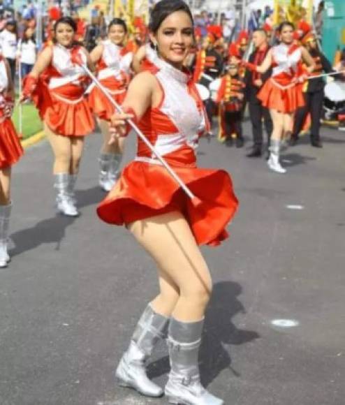 Michelle Ordóñez del Instituto San José del Pedregal de la capital de Honduras robó suspiros con su belleza en el desfile de 2018.