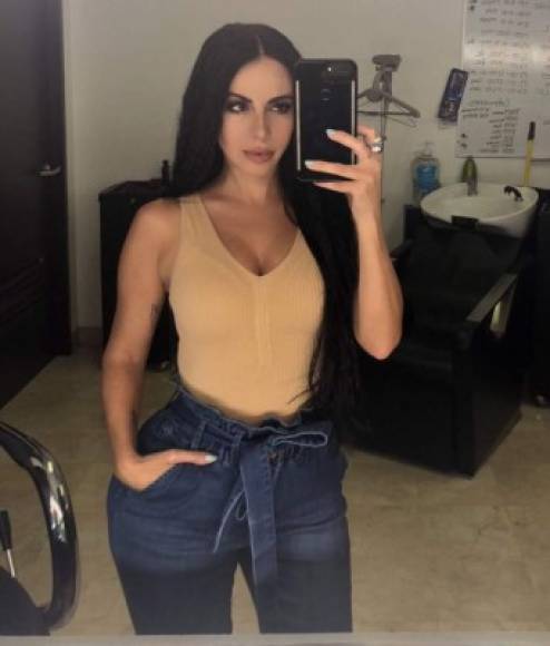 La chica mexicana se dedica a robar suspiros a su millones de seguidores en Instagram, con diversos atuendos que resaltan su belleza y ponen a delirar a más de uno.