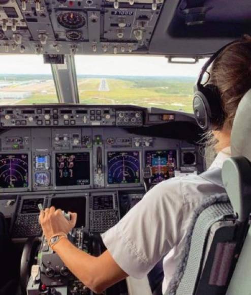 Las jóvenes relataron que mientras sus amigas se iban de vacaciones ellas piloteaban junto a sus padres para sumar horas de vuelo.