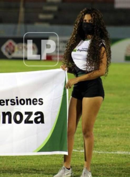 En La Ceiba tampoco faltaron las guapas edecanes que jornada a jornada cautivan en los estadios de la Liga Nacional.