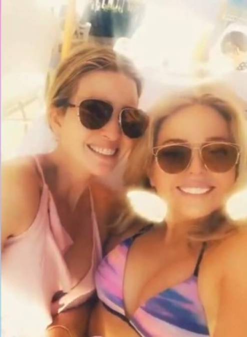 Las hijas del magnate, Ivanka y Tiffany Trump fueron cuestionadas por compartir en redes sociales un video donde se muestran tomando el sol en la playa en traje de baño. 'Faltan las fotos donde reparten comida a los indigentes', escribió un usuario en redes sociales. 'Espero que estas vacaciones no sean pagadas con mis impuestos', escribió alguien más en redes.