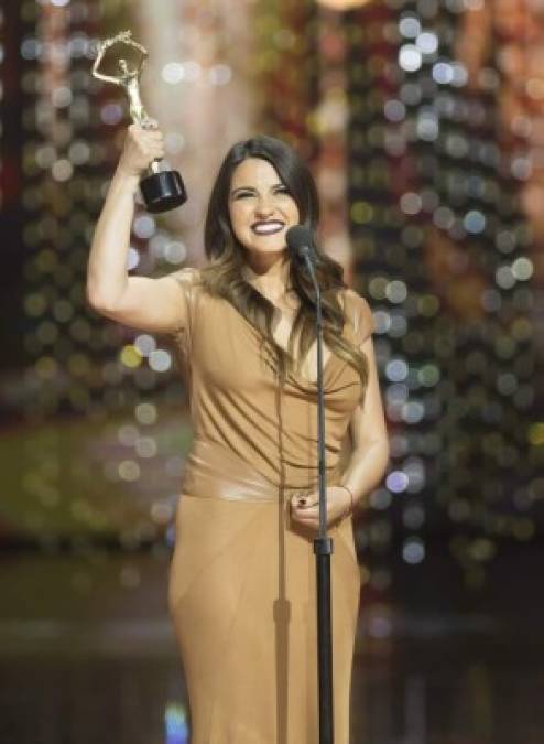 Maite Perroni fue premiada como la Mejor Actriz Protagónica por la telenovela “Antes muerta que Lichita”.