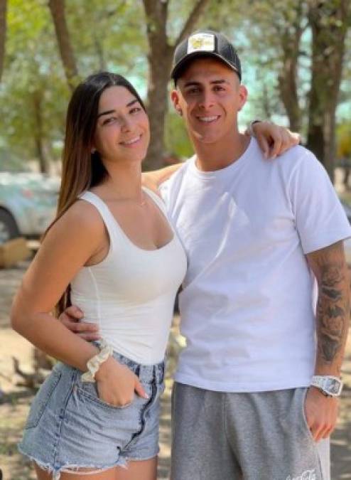 Cristian Pavón presume en sus redes sociales la chica que tiene como pareja.