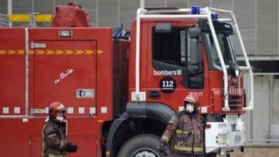 Los bomberos cortaron los anillos de acero del miembro del hombre.