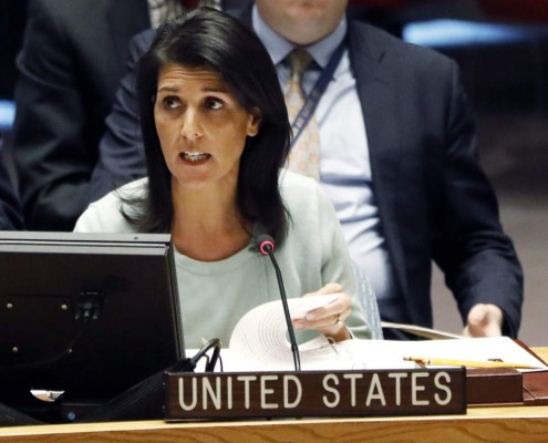 JSX07. NUEVA YORK (EE.UU.), 02/02/2017.- La nueva embajadora de Estados Unidos ante las Naciones Unidas (ONU), Nikki Haley, habla durante un Consejo de Seguridad que discute la tensa situación en Ucrania hoy, jueves 2 de febrero de 2017, en la sede principal de la ONU en Nueva York (EE.UU.). EFE/JASON SZENES