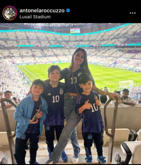 ¡Bellos! Antonella Roccuzzo, pareja de Lionel Messi, estuvo presente viendo el partido y junto a sus hijos compartieron la felicidad que tenían tras la victoria de Argentina. 