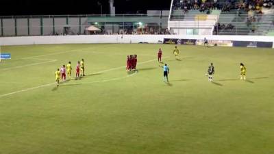 Portero Gerson Argueta, cerca de marcar su segundo golazo de tiro libre
