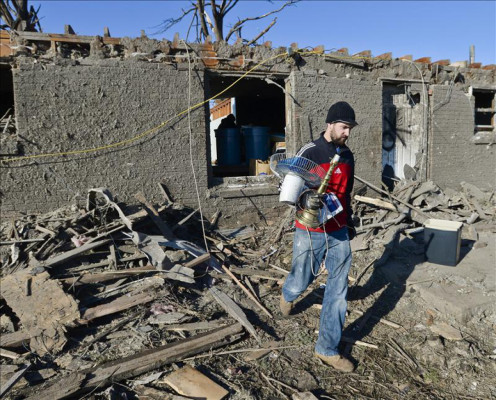 Miles de afectados por el paso de potentes tornados en EUA