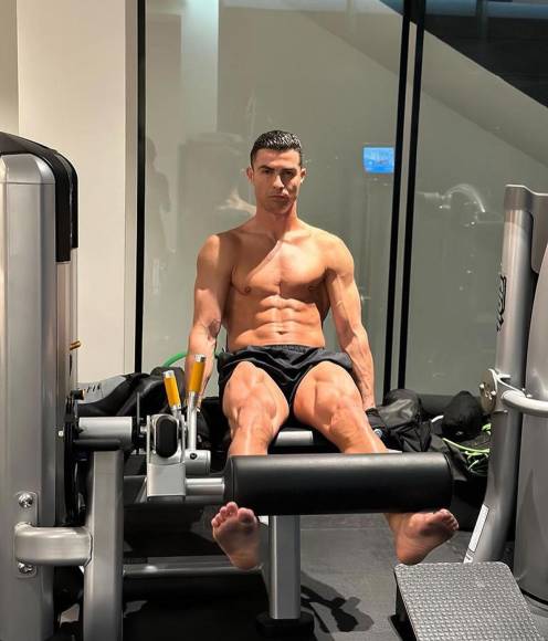 El delantero portugués de 38 años, a poco menos de cumplir 39, trabaja muy duro en el gimnasio para mantenerse siempre en forma.