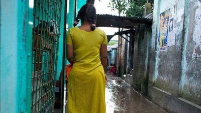 Una mujer de espaldas | Fotografía de referencia